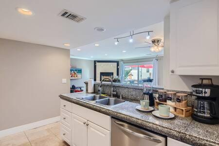Awesome 3Br 2Bth 1 Block To Beach C2 نيوبورت بيتش المظهر الخارجي الصورة